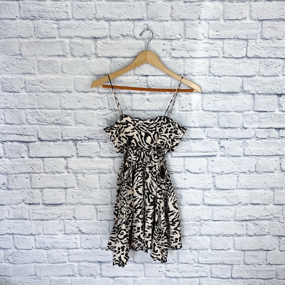 ASOS DESIGN Leopard Scalloped Hem Cutout Mini Dress - Picture 10 of 10